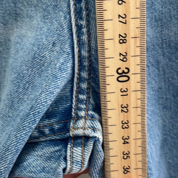 Aritzia Denim Forum - The BF High Rise Loose - Light Wash - L28 W29 - Picture 14 of 16